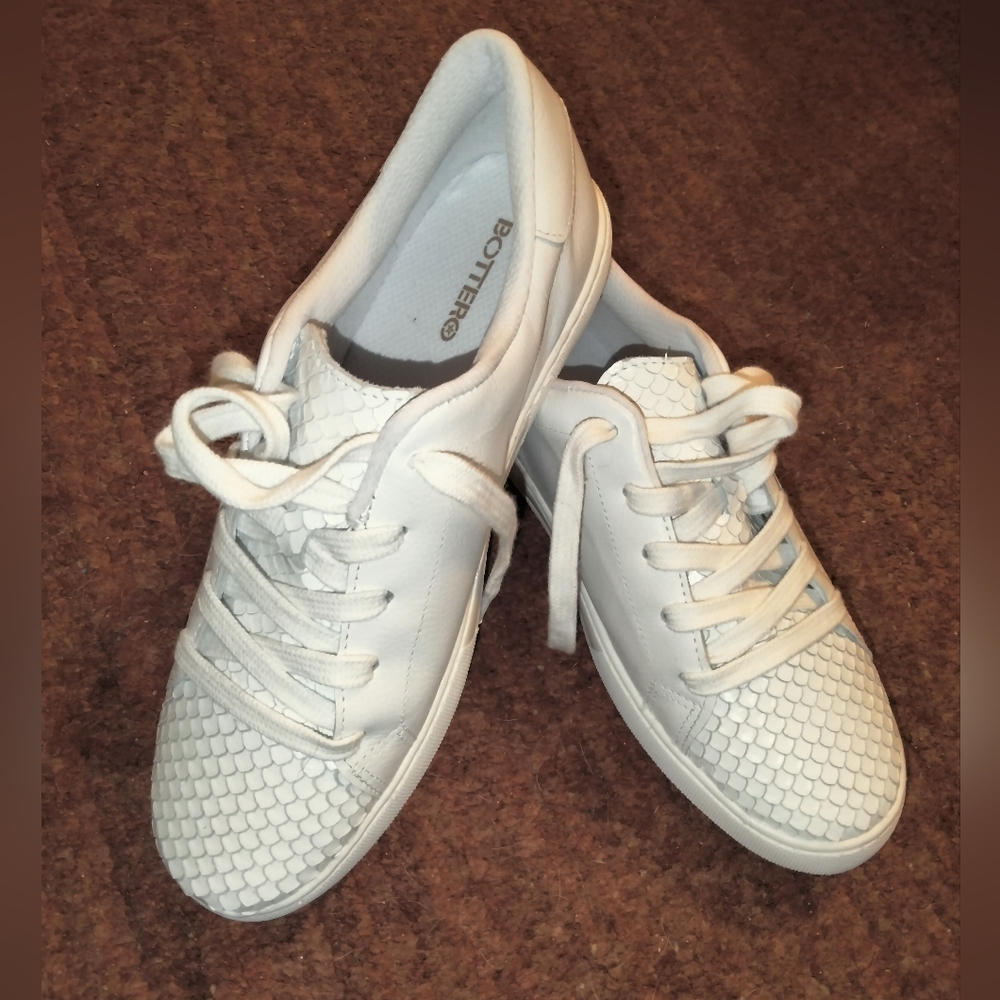 Bottero (Size 8) White Leather Upper Animal Textured Stylish Casual Sneakers